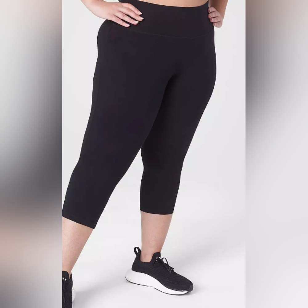 Lane Bryant LIVI Black Capri Leggings NWT 14/16